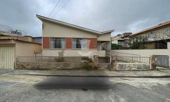 Imagem: Casa à venda em Barbacena com terreno de