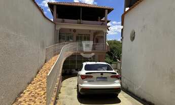 Imagem 4: Casa à venda com 3 pavimentos contendo 4 quartos no Centro de Dores de Campos
