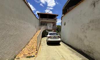 Imagem 5: Casa à venda com 3 pavimentos contendo 4 quartos no Centro de Dores de Campos