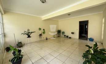 Imagem 6: Casa à venda com 3 pavimentos contendo 4 quartos no Centro de Dores de Campos