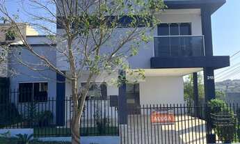 Imagem: Sobrado, com 02 Suítes e 01 Quarto. Uma