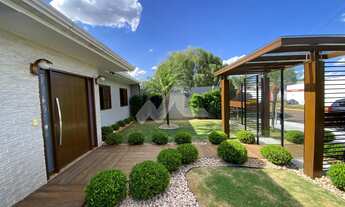 Imagem: Casa à Venda - Localizada no Centro - Com