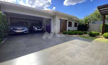 Imagem 3: Casa à Venda - Localizada no Centro - Com suíte e 3 quartos à venda