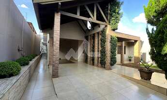 Imagem 2: Casa Localizada no Centro, suíte com closet e dois quartos, área de festas