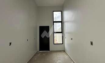 Imagem 3: Casa com 02 quartos, Banheiro Social, Sala e Cozinha Integrada. Passagem Lateral. Sobra Te