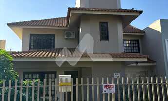 Imagem 2: Sobrado para venda no Jardim Pancera, com uma suíte e mais dois quartos, piscina, área gou