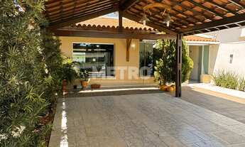 Imagem 4: Casa à venda no Caminho do Sol, 3 4, sendo 01 suíte, escritório, piscina