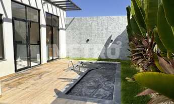 Imagem 2: Casa à venda no Alphaville com três suítes, gourmet com piscina e churrasqueira