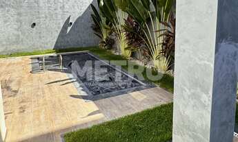 Imagem 3: Casa à venda no Alphaville com três suítes, gourmet com piscina e churrasqueira