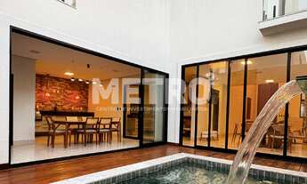 Imagem 6: Casa à venda, 4 Suítes, 3 com varanda, sendo a Suíte Master ampla com jacuzzi