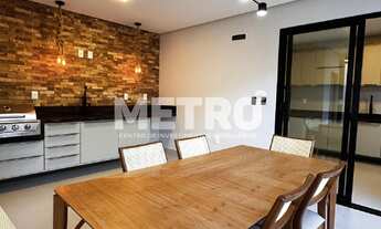 Imagem 7: Casa à venda, 4 Suítes, 3 com varanda, sendo a Suíte Master ampla com jacuzzi