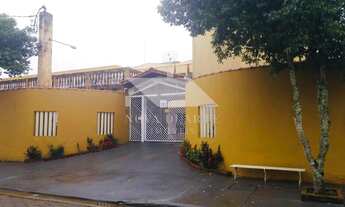 Imagem: Vende-se sobrado em condomínio a poucos