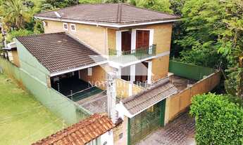 Imagem 2: Vende-se Sobrado com 7 Dormitórios e Piscina a 300m da Praia do Capricórnio - Caraguatatub