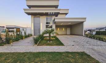 Imagem 2: Sobrado no Florais do Valle com 3 suítes, gourmet e piscina por R 3.100.000