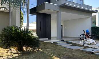 Imagem 2: Sobrado de alto padrão no Belvedere I com 4 suítes, piscina e espaço gourmet por R 2.990