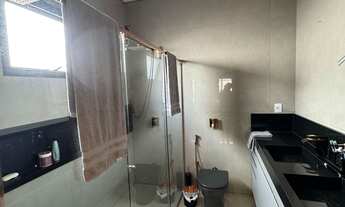 Imagem 2: Casa de alto padrão no Florais do Parque com 3 suítes, piscina e porteira fechada por R 2