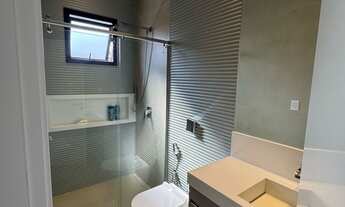 Imagem 4: Casa de alto padrão no Florais do Parque com 3 suítes, piscina e porteira fechada por R 2