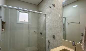 Imagem 3: Sobrado de Alto padrão no condomínio Belvedere com 5 suites, piscina e usina solar por R