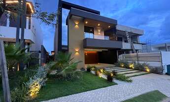 Imagem: Sobrado com 5 suítes e jardim completo