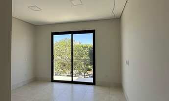 Imagem 6: Sobrado de esquina no Condomínio Belvedere com 3 suítes, piscina e espaço para elevador