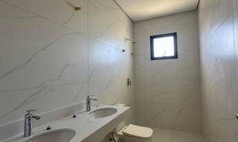 Imagem 2: Sobrado de esquina no Condomínio Belvedere com 3 suítes, piscina e espaço para elevador