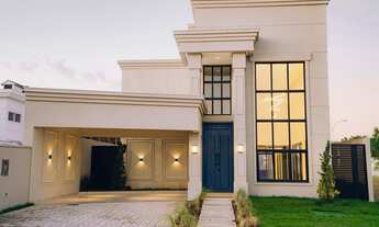 Imagem: Casa térrea estilo neoclássico com piscina