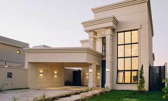 Imagem 2: Casa térrea estilo neoclássico com piscina e 3 suítes no Condomínio Florais do Parque