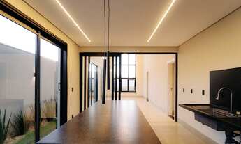 Imagem 5: Casa térrea estilo neoclássico com piscina e 3 suítes no Condomínio Florais do Parque