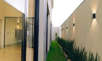 Imagem 6: Casa térrea estilo neoclássico com piscina e 3 suítes no Condomínio Florais do Parque