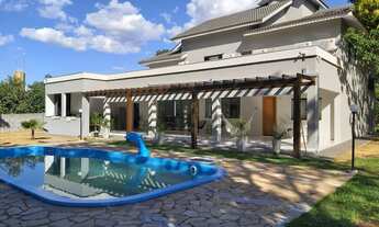 Imagem: Sobrado com 5 suítes, piscina, pomar e