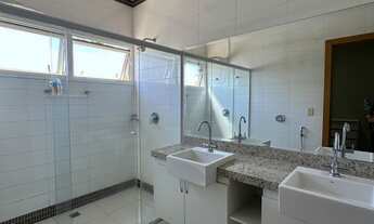 Imagem 4: Sobrado alto padrão no Condomínio Belvedere com 3 suítes e piscina