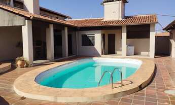 Imagem 2: Casa ampla com piscina e 4 quartos no bairro Boa Esperança