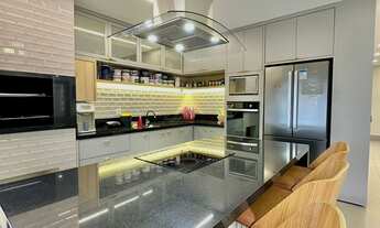 Imagem 3: Sobrado de luxo no Belvedere II com 3 suítes, piscina e energia solar