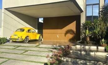 Imagem 2: Sobrado de Alto Padrão no Condomínio Belvedere II com 3 Suítes e Área Gourmet