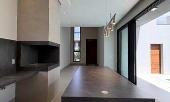 Imagem 7: Casa Térrea de Alto Padrão no Florais do Parque com 3 Suítes e Área Gourmet Completa