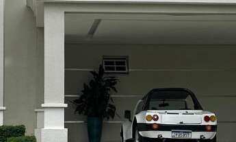 Imagem: Sobrado neoclássico no Belvedere I com