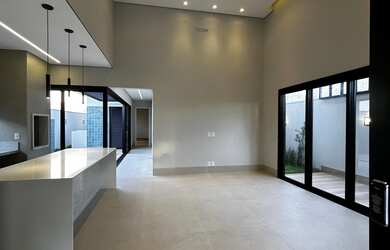 Imagem 2: Casa térrea no Condomínio Belvedere II com 3 suítes, área gourmet e piscina por R 1.700.0