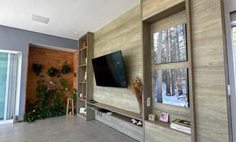 Imagem 2: Sobrado no Condomínio Belvedere I com 3 quartos, living alto e área gourmet por R 1.990.0