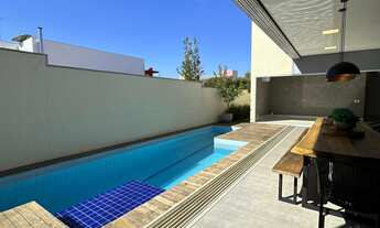 Imagem 5: Sobrado no Condomínio Belvedere I com 3 quartos, living alto e área gourmet por R 1.990.0