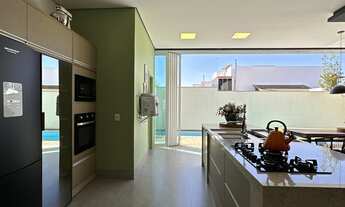 Imagem 7: Sobrado no Condomínio Belvedere I com 3 quartos, living alto e área gourmet por R 1.990.0