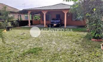 Imagem: Casa à venda, próxima ao mar no balneário