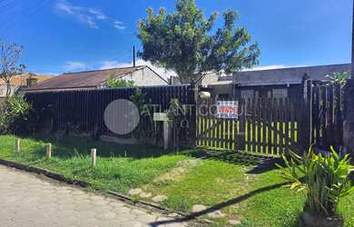 Imagem 4: CASA COM TERRENO AMPLO, 750m DO MAR EM PRAIA DE LESTE, PONTAL DO PARANA - PR