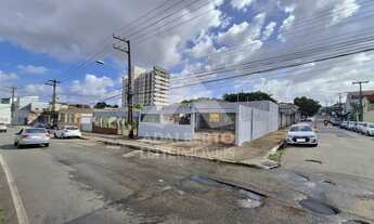 Imagem: CASA COM GARAGEM DE ESQUINA PARA ALUGUEL
