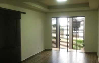 Imagem 5: SOBRADO TRIPLEX NO BAIRRO CANADÁ, COZINHA COM ARMÁRIOS , 4 QUARTOS