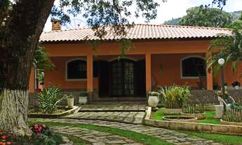 Imagem 3: Chácara em Extrema MG à venda 10.000 m piscina pomar