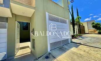 Imagem 2: Casa com 3 dormitórios em Extrema para alugar, sobrado com 2 vagas de garagem