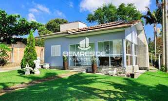 Imagem: Casa com amplo terreno no bairro Morro da