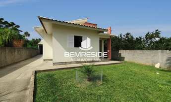 Imagem: Casa com edícula, muro e portão eletrônico