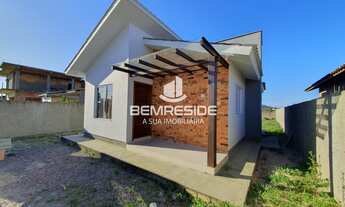 Imagem: Casa com laje inclinada e móveis planejados