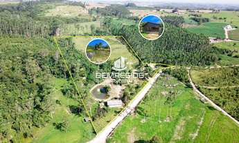 Imagem: Sítio com 2.8 hectares incluindo cachoeiras